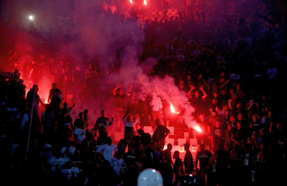 VIDEO+FOTO Nebunie totală în tribune la Steaua Roșie - Partizan 2-1 » Pumni, sânge și torțe