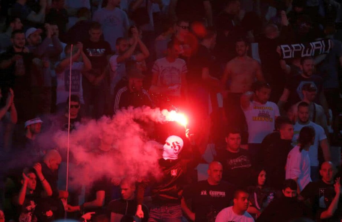 VIDEO+FOTO Nebunie totală în tribune la Steaua Roșie - Partizan 2-1 » Pumni, sânge și torțe