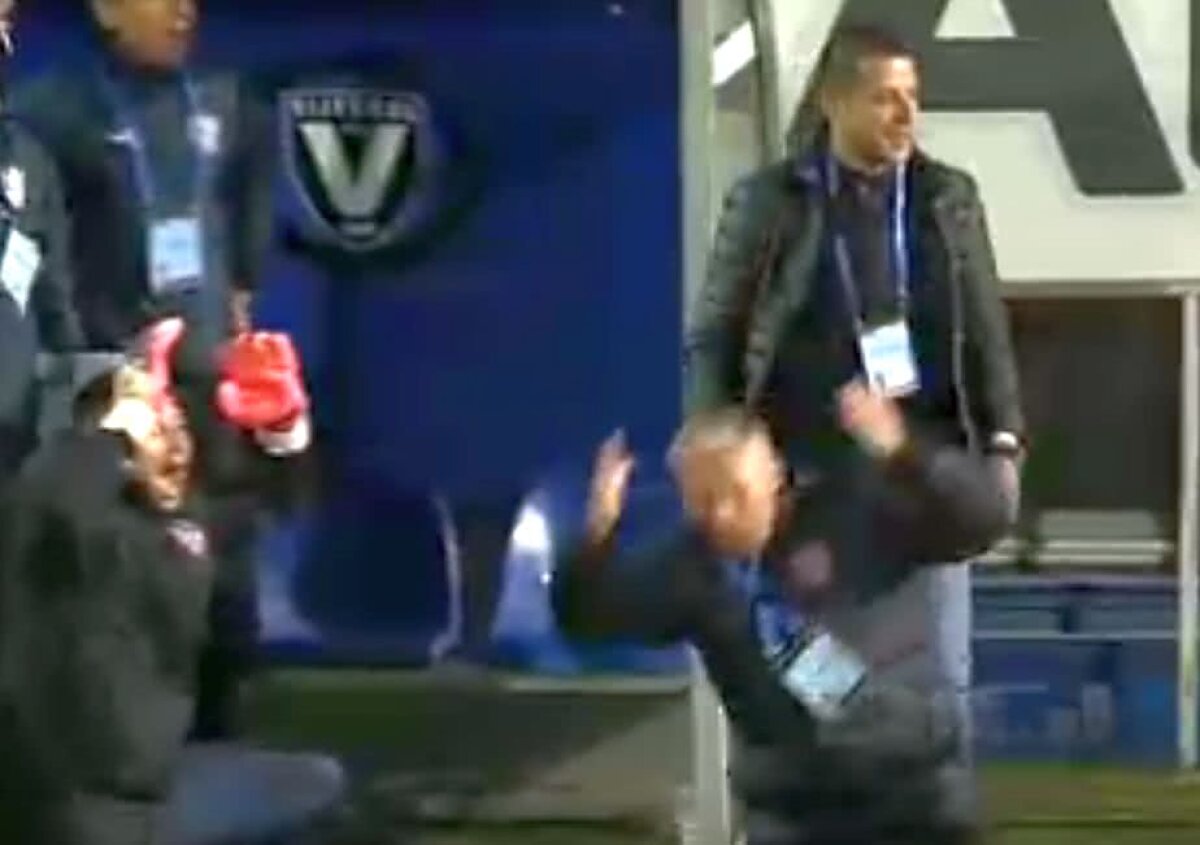 FOTO Dan Petrescu și-a ieșit din minți! Crize de isterie cu Viitorul