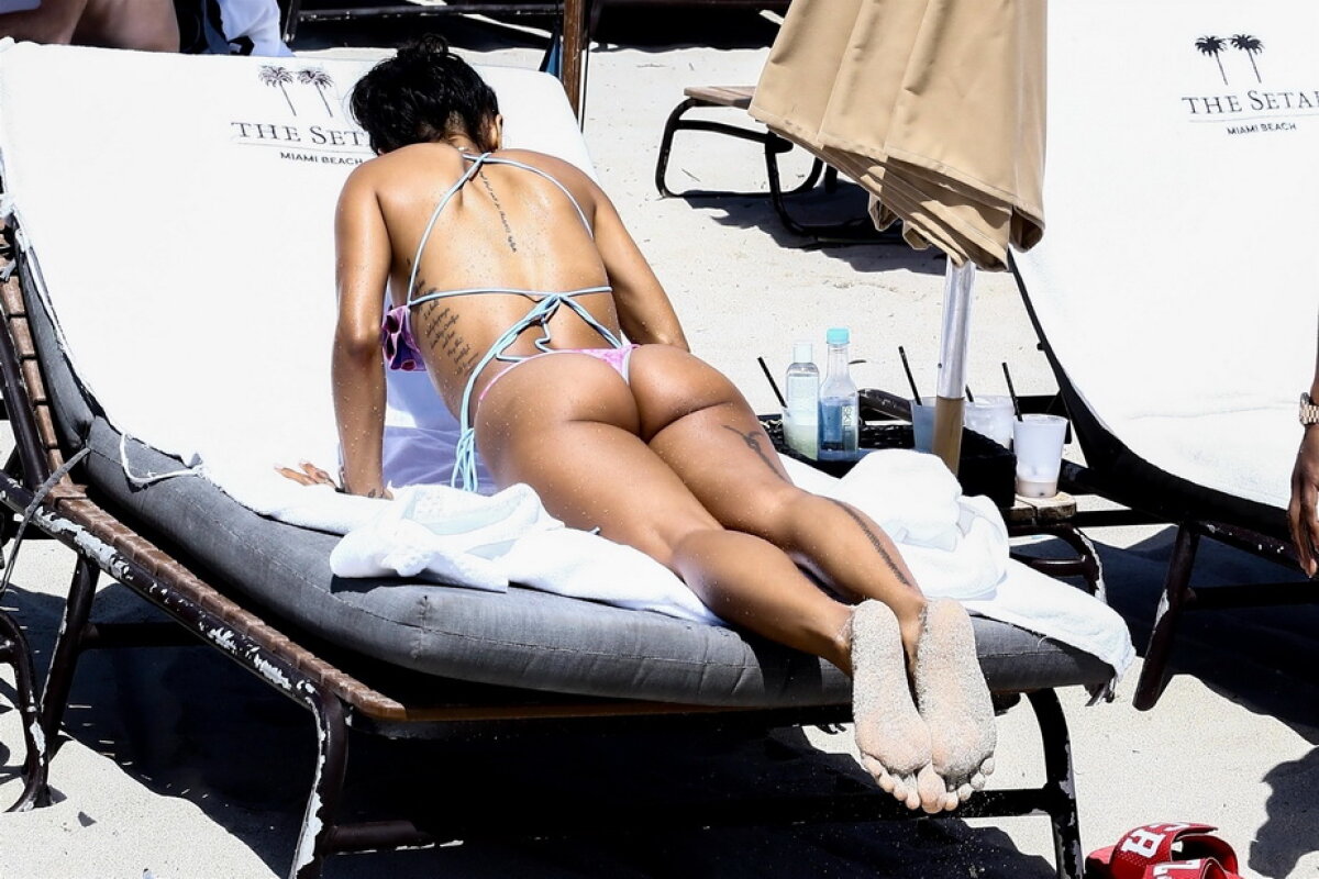 GALERIE FOTO Apariţie de senzaţie pe plaja din Miami. Bărbaţii au fost uluiţi de frumuseţea ei!