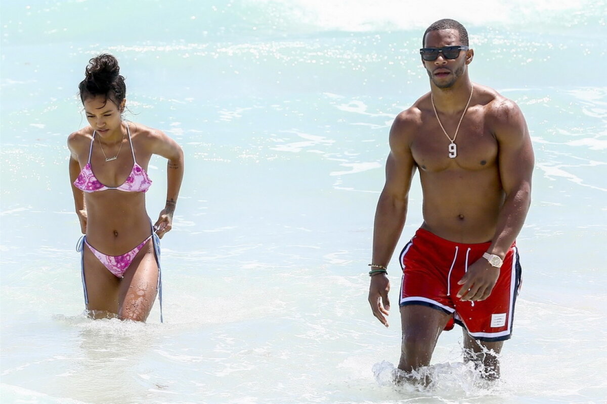 GALERIE FOTO Apariţie de senzaţie pe plaja din Miami. Bărbaţii au fost uluiţi de frumuseţea ei!