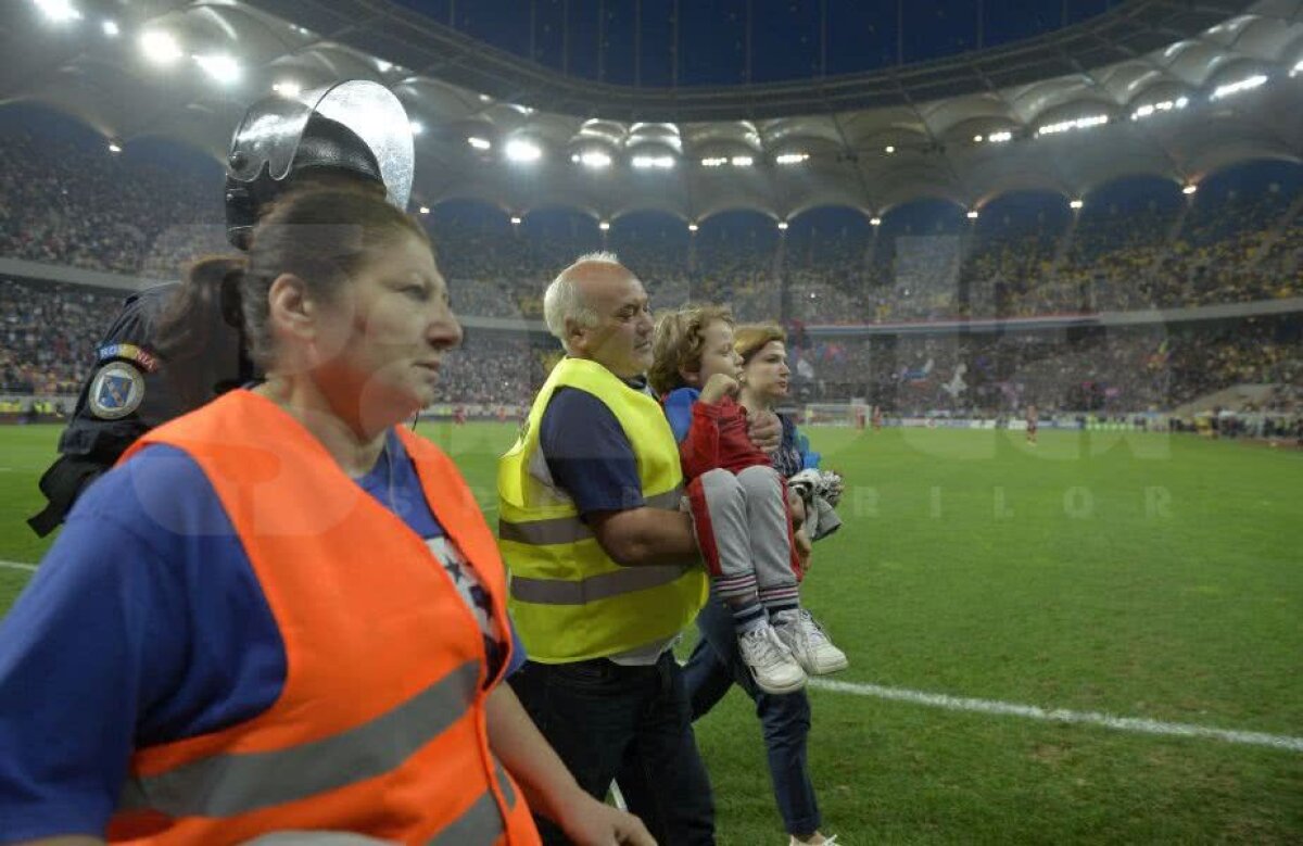 GALERIE FOTO Gestul emoționant făcut de Niculae în derby-ul cu CSA Steaua » Atacantul rapidist a salvat un copil stelist