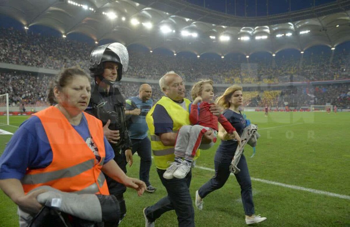 GALERIE FOTO Gestul emoționant făcut de Niculae în derby-ul cu CSA Steaua » Atacantul rapidist a salvat un copil stelist