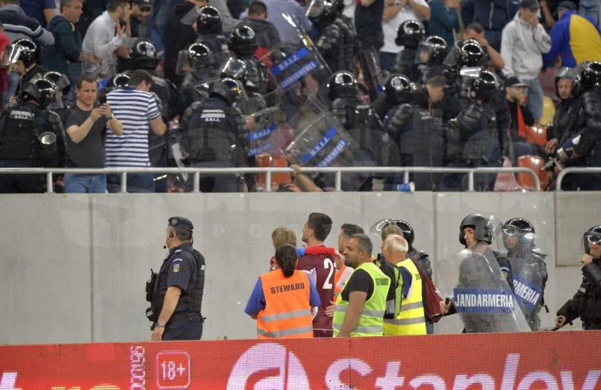 GALERIE FOTO Gestul emoționant făcut de Niculae în derby-ul cu CSA Steaua » Atacantul rapidist a salvat un copil stelist