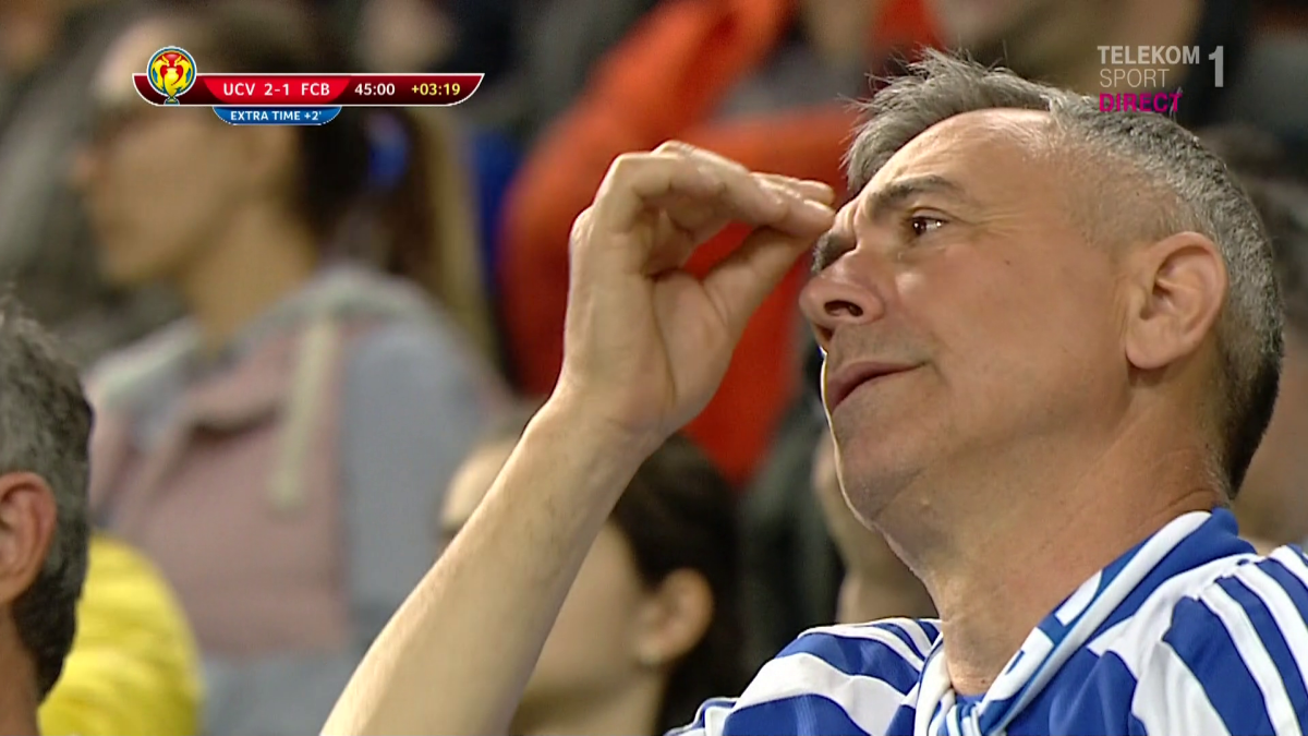 FOTO Momente tensionate! Cum a fost surprins socrul lui Alex Băluță la penalty-ul Craiovei 