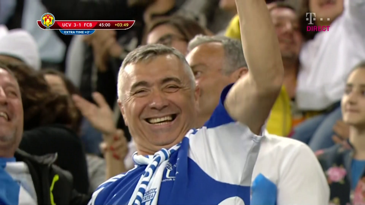 FOTO Momente tensionate! Cum a fost surprins socrul lui Alex Băluță la penalty-ul Craiovei 