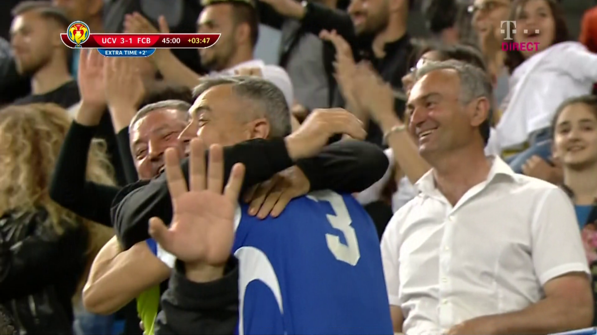 FOTO Momente tensionate! Cum a fost surprins socrul lui Alex Băluță la penalty-ul Craiovei 