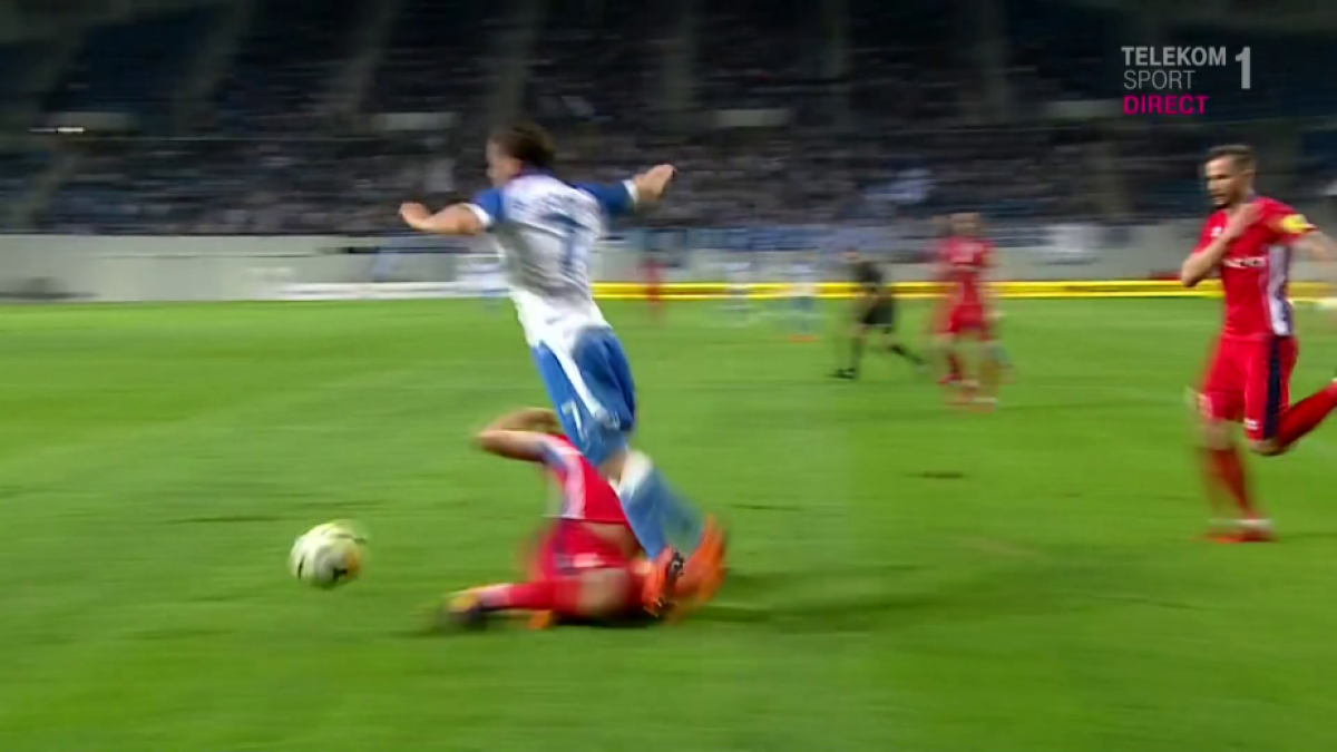 FOTO Repriză cu scântei pe "Oblemenco" » Două faze la limită judecate diferit de Horațiu Feșnic 