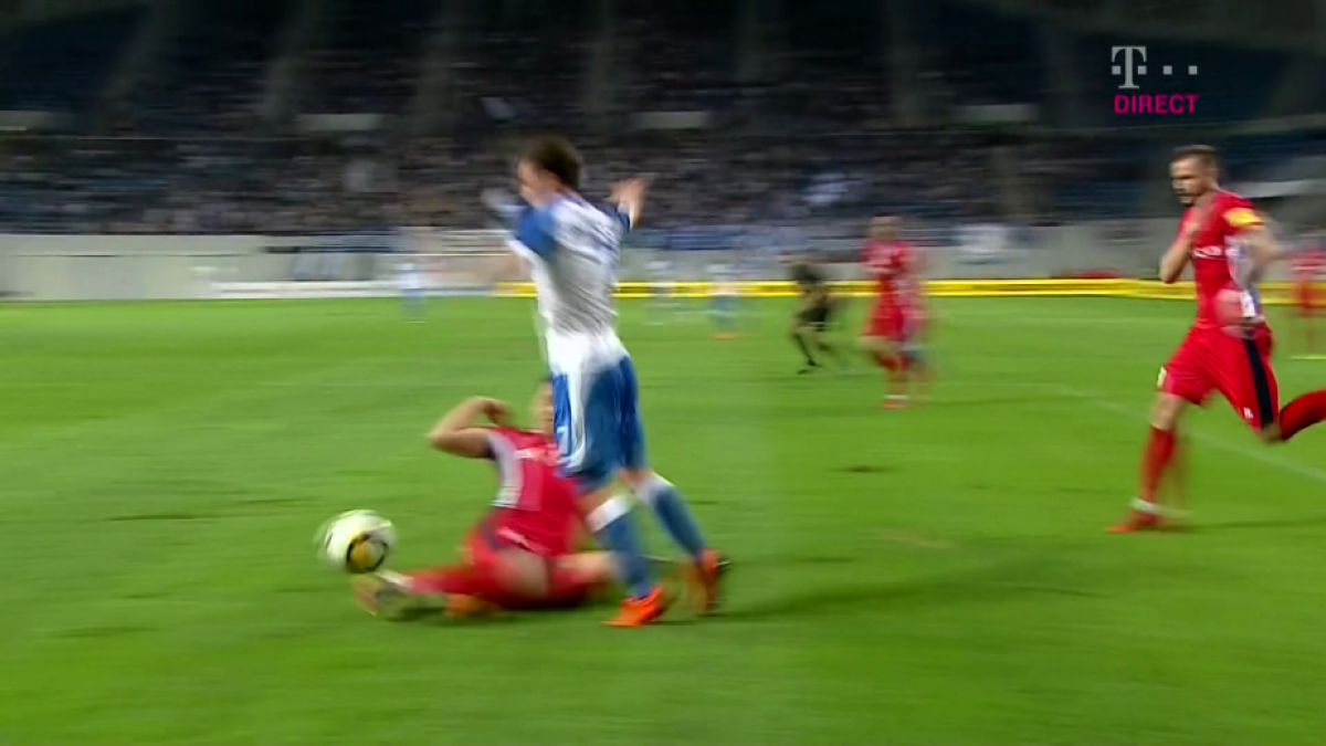 FOTO Repriză cu scântei pe "Oblemenco" » Două faze la limită judecate diferit de Horațiu Feșnic 