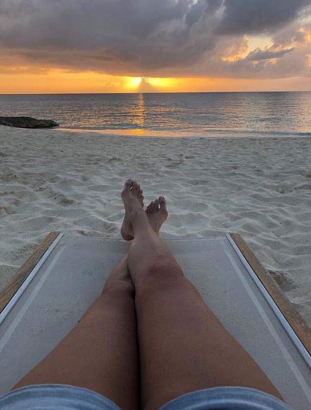FOTO Gigi şi Bella Hadid arată splendid. Dar stai să o vezi pe mama lor, la 54 de ani!