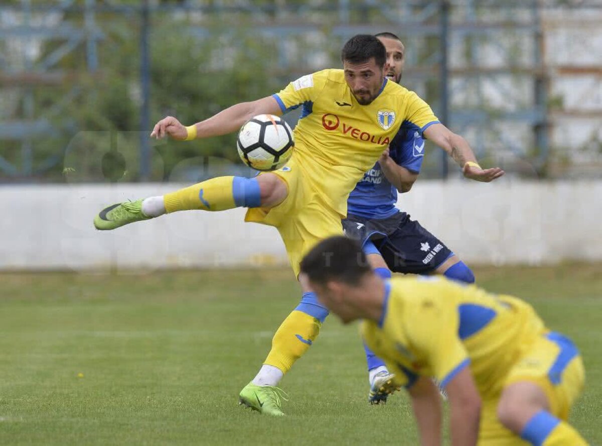 GALERIE FOTO Învie fotbalul! Imagini cu bucuria promovării Petrolului Ploiești în liga secundă