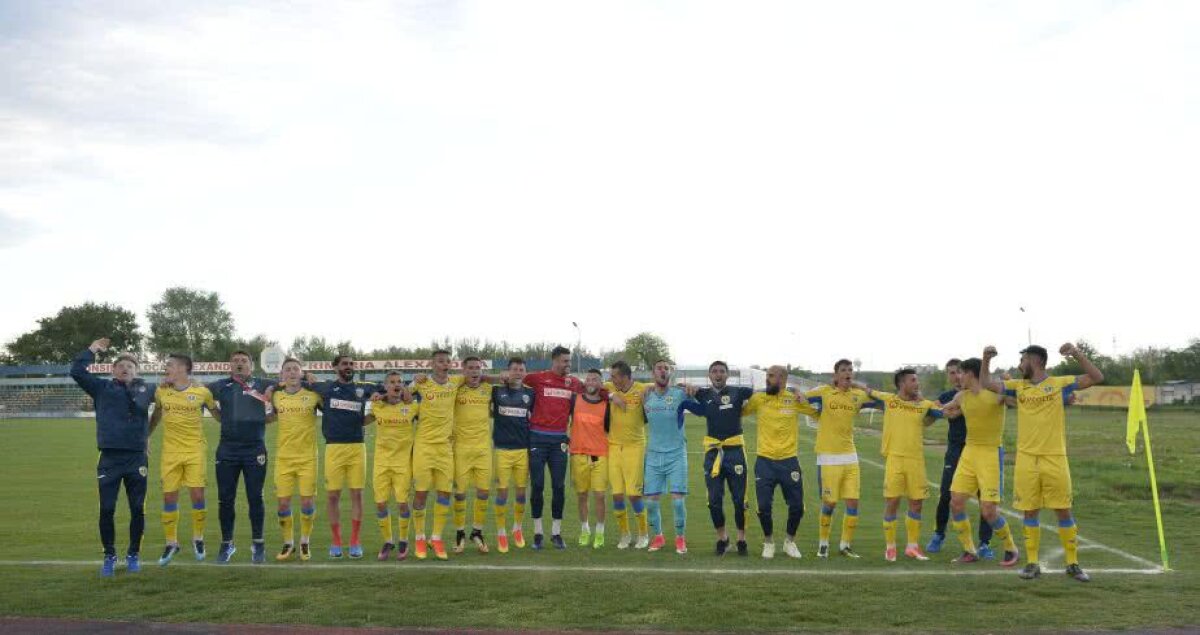 GALERIE FOTO Învie fotbalul! Imagini cu bucuria promovării Petrolului Ploiești în liga secundă