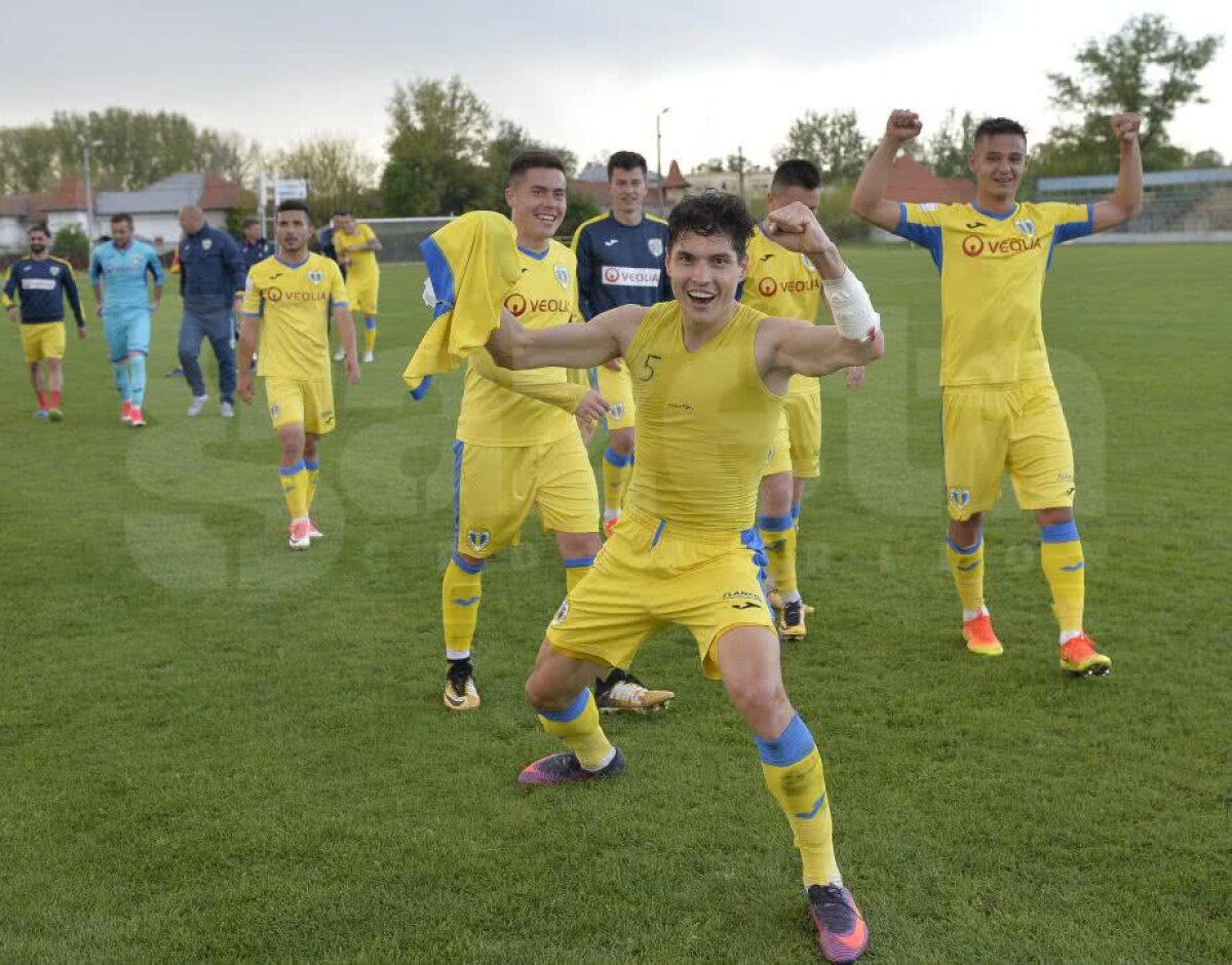 GALERIE FOTO Învie fotbalul! Imagini cu bucuria promovării Petrolului Ploiești în liga secundă