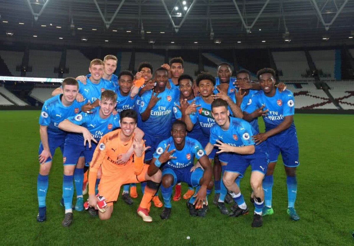 VIDEO + FOTO Vlad Dragomir, campion și recordman în Anglia » Cadou fantastic pentru Arsene Wenger