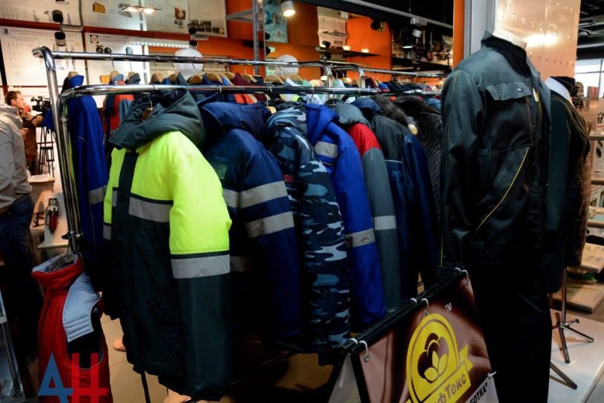 FOTO Imagini antologice din Ucraina. Bijuteria care a găzduit semifinalele Euro transformată în expoziție pentru obiecte de minerit