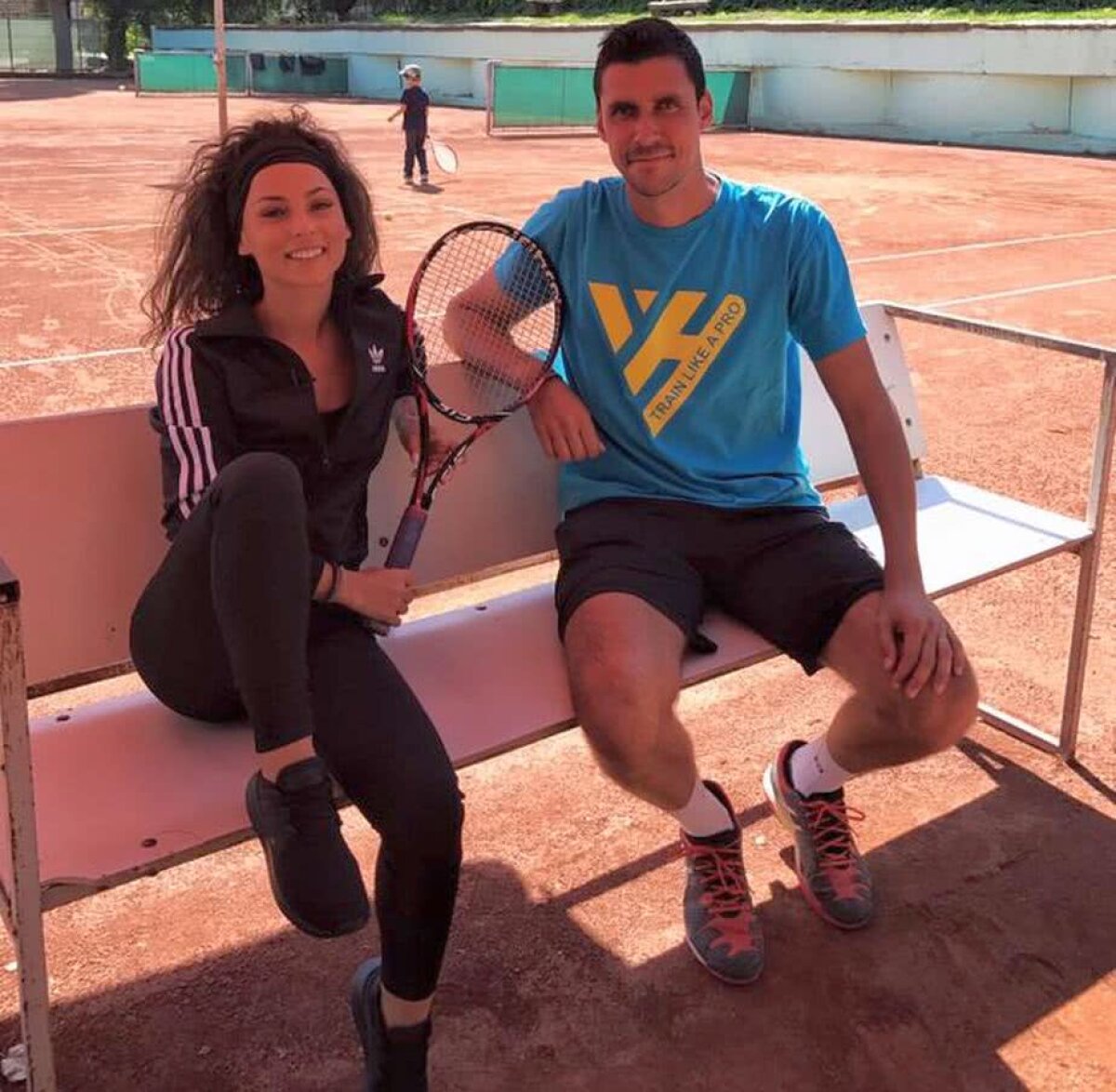 GALERIE FOTO Ami, schimb de mingi cu un celebru jucător de tenis: "A fost o plăcere. Mi-a spus că joc destul de bine"