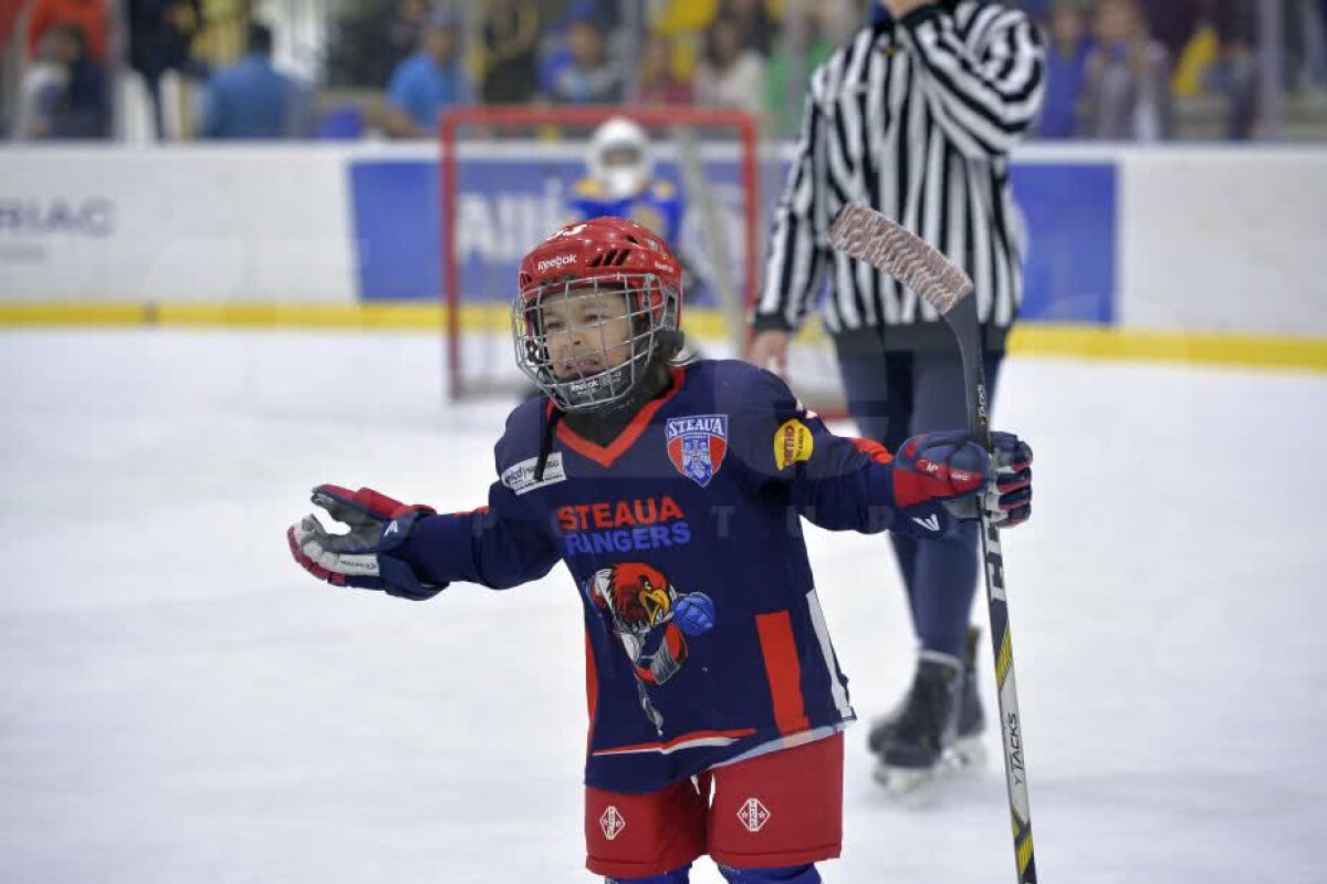 GALERIE FOTO + VIDEO Zâmbete și dăruire pe gheață » Imagini savuroase de la Cupa Primăverii, cel mai spectaculos eveniment de hochei pe gheață pentru copii 