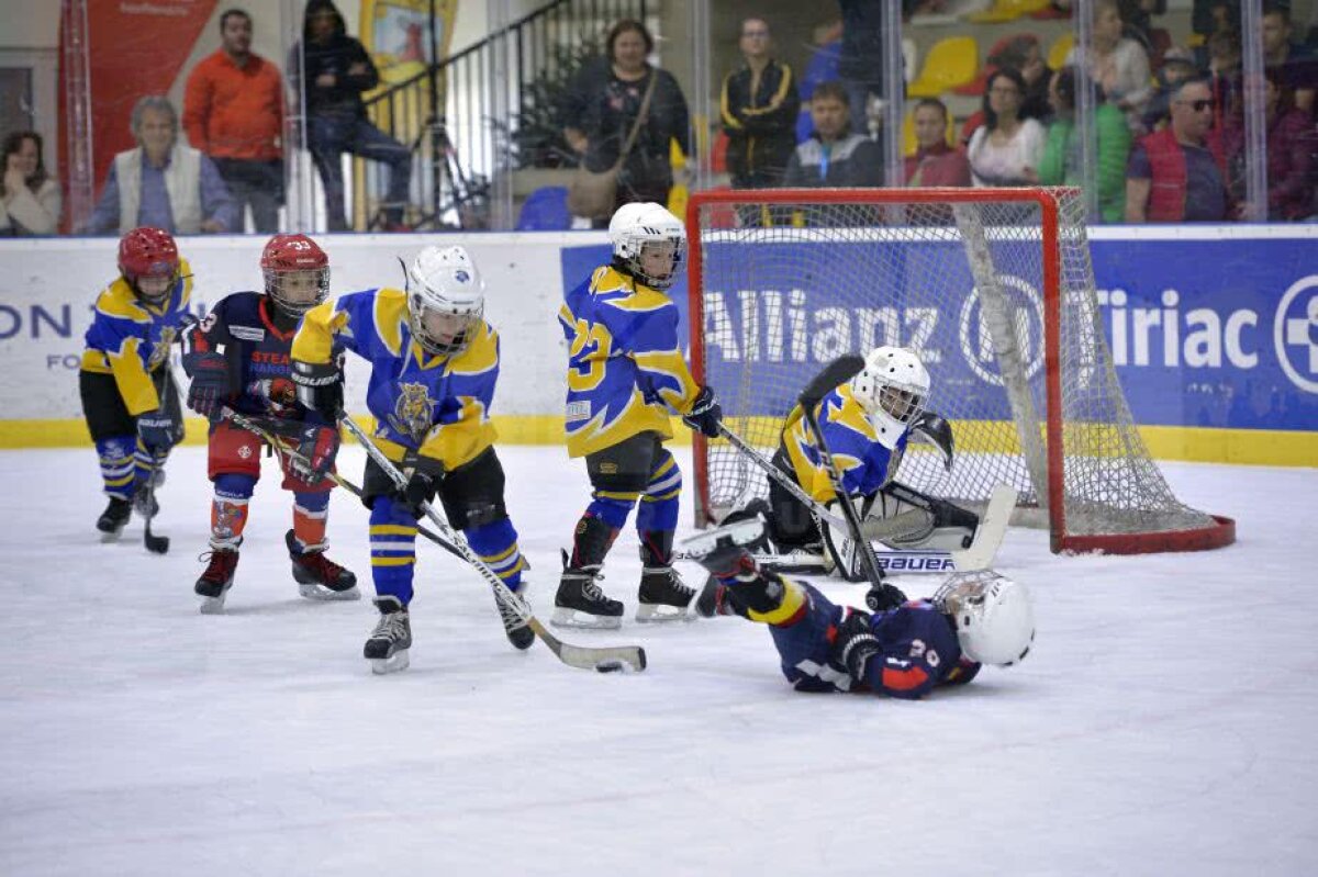 GALERIE FOTO + VIDEO Zâmbete și dăruire pe gheață » Imagini savuroase de la Cupa Primăverii, cel mai spectaculos eveniment de hochei pe gheață pentru copii 