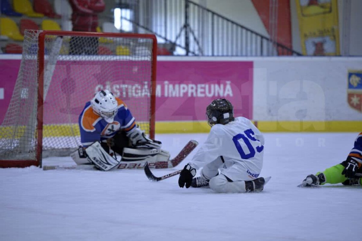 GALERIE FOTO + VIDEO Zâmbete și dăruire pe gheață » Imagini savuroase de la Cupa Primăverii, cel mai spectaculos eveniment de hochei pe gheață pentru copii 