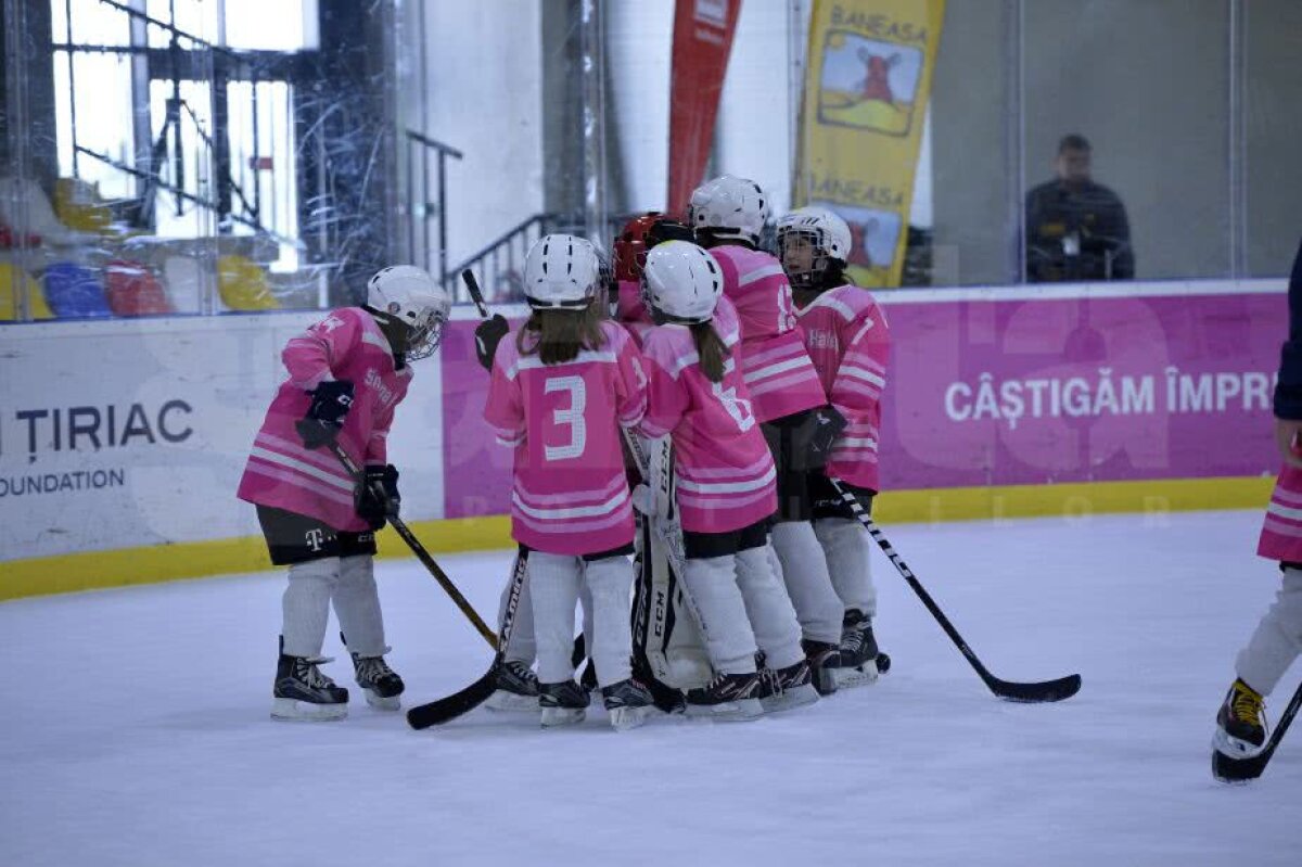 GALERIE FOTO + VIDEO Zâmbete și dăruire pe gheață » Imagini savuroase de la Cupa Primăverii, cel mai spectaculos eveniment de hochei pe gheață pentru copii 