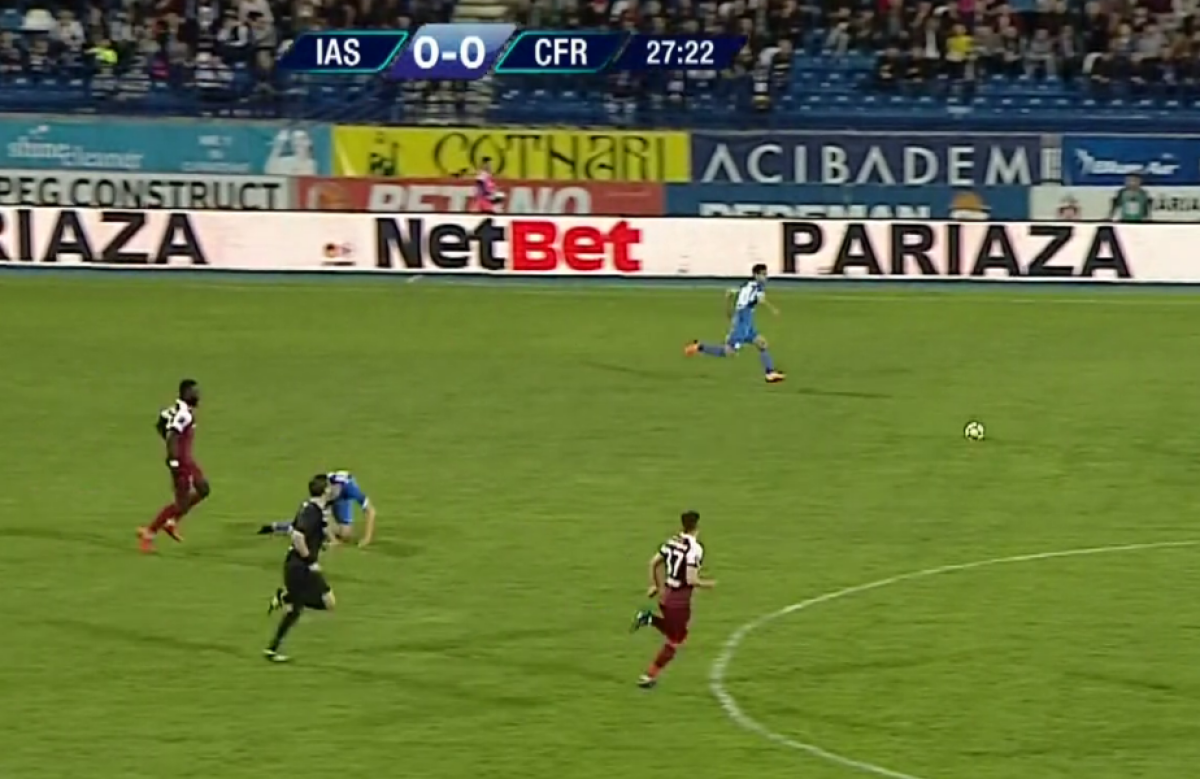 VIDEO FOTO Coincidență incredibilă în Liga 1 » Doi jucători s-au rupt la aceeași fază, fără să se atingă! Probleme mari pentru Dan Petrescu