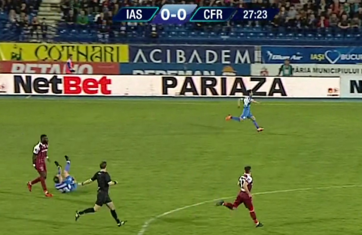 VIDEO FOTO Coincidență incredibilă în Liga 1 » Doi jucători s-au rupt la aceeași fază, fără să se atingă! Probleme mari pentru Dan Petrescu