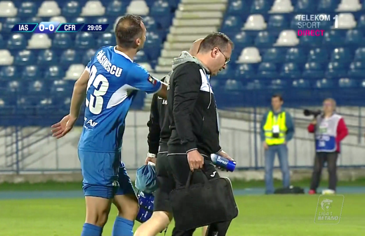 VIDEO FOTO Coincidență incredibilă în Liga 1 » Doi jucători s-au rupt la aceeași fază, fără să se atingă! Probleme mari pentru Dan Petrescu