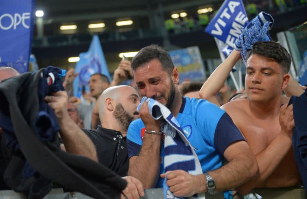 VIDEO + FOTO » FA-BU-LOS! Nebunie la Napoli după victoria cu Juventus! 20.000 de fani au făcut show la aeroport și în oraș: "Mamma mia, așa ceva nu am văzut în viața mea"