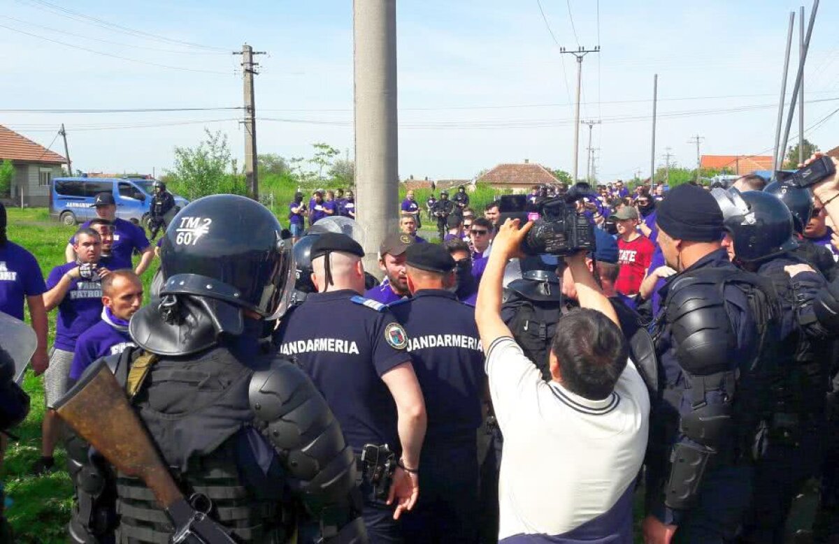 VIDEO + FOTO Derby-ul dintre UTA Arad și ASU Poli Timișoara S-A TERMINAT în minutul 62! Decizia luată de arbitru