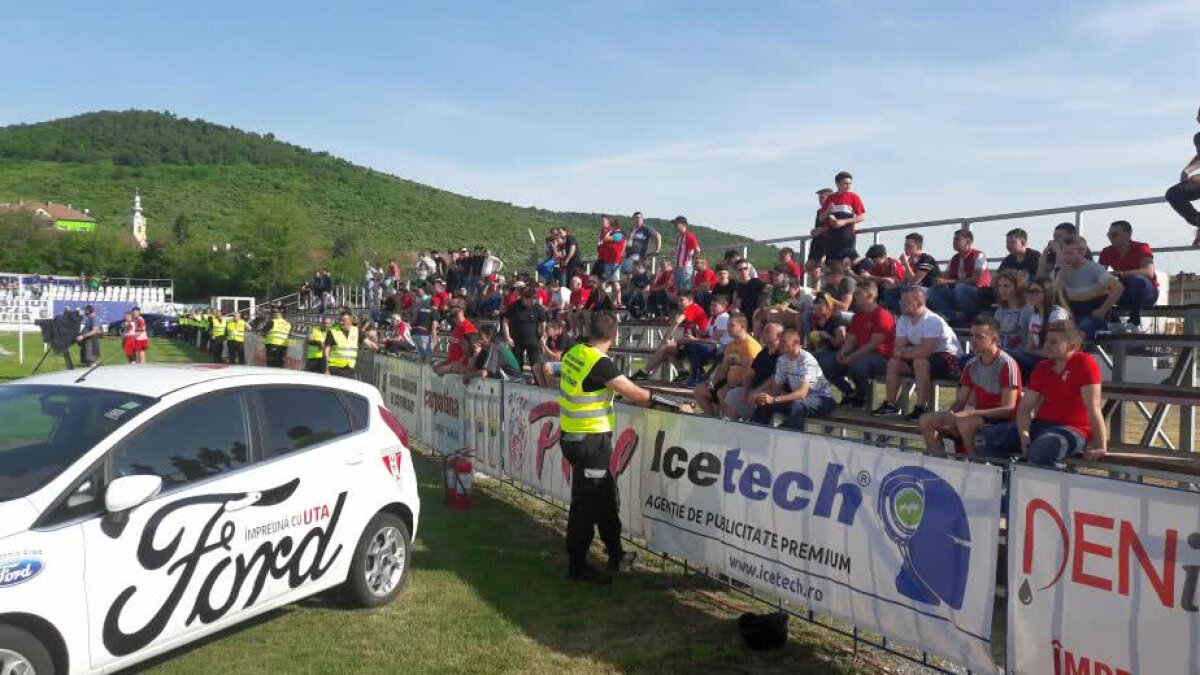 VIDEO + FOTO Derby-ul dintre UTA Arad și ASU Poli Timișoara S-A TERMINAT în minutul 62! Decizia luată de arbitru