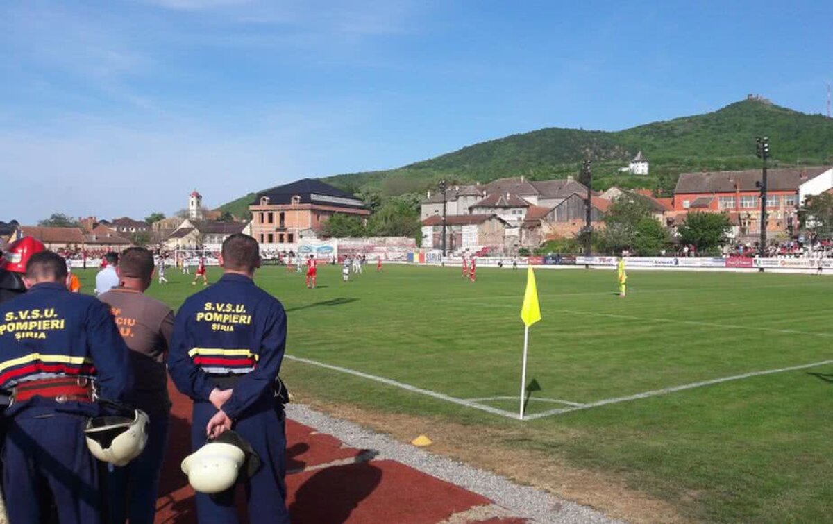 VIDEO + FOTO Derby-ul dintre UTA Arad și ASU Poli Timișoara S-A TERMINAT în minutul 62! Decizia luată de arbitru