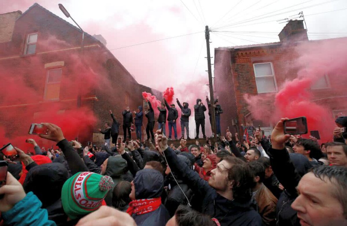 LIVERPOOL - AS ROMA // FOTO + VIDEO Atmosferă electrizantă pe străzile din Liverpool! Fanii "cormoranilor" au făcut spectacol înaintea meciului cu AS Roma