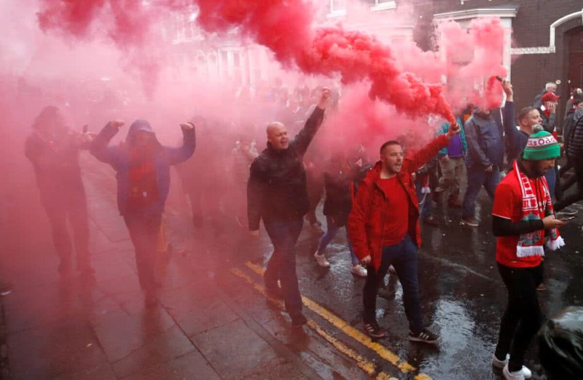 LIVERPOOL - AS ROMA // FOTO + VIDEO Atmosferă electrizantă pe străzile din Liverpool! Fanii "cormoranilor" au făcut spectacol înaintea meciului cu AS Roma