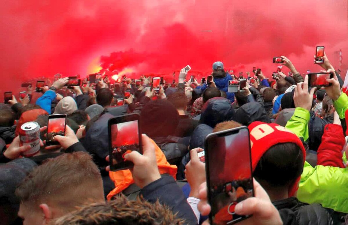 LIVERPOOL - AS ROMA // FOTO + VIDEO Atmosferă electrizantă pe străzile din Liverpool! Fanii "cormoranilor" au făcut spectacol înaintea meciului cu AS Roma