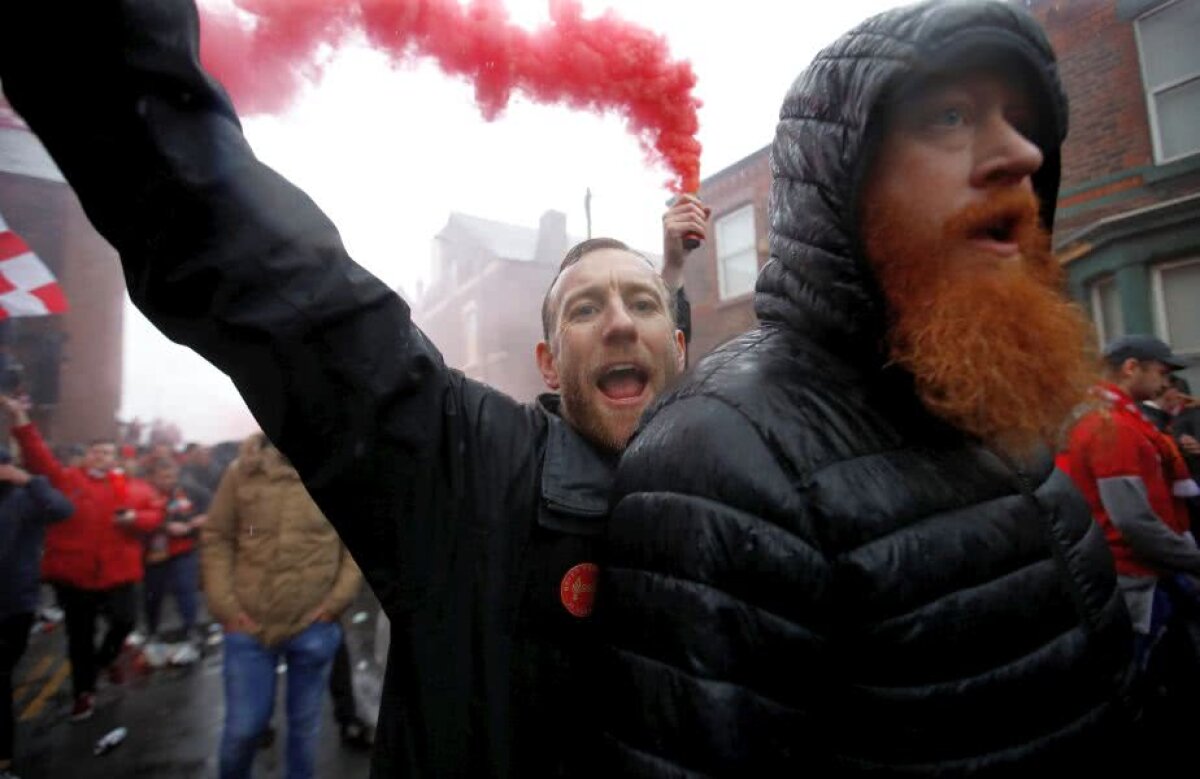 LIVERPOOL - AS ROMA // FOTO + VIDEO Atmosferă electrizantă pe străzile din Liverpool! Fanii "cormoranilor" au făcut spectacol înaintea meciului cu AS Roma