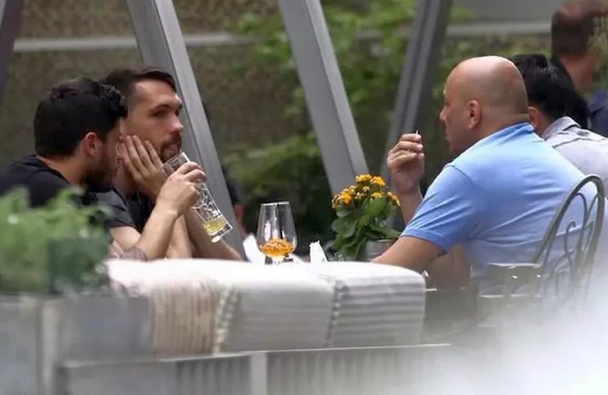 FOTO Indisciplină la FCSB? Cine e stelistul surprins de paparazzi consumând alcool 