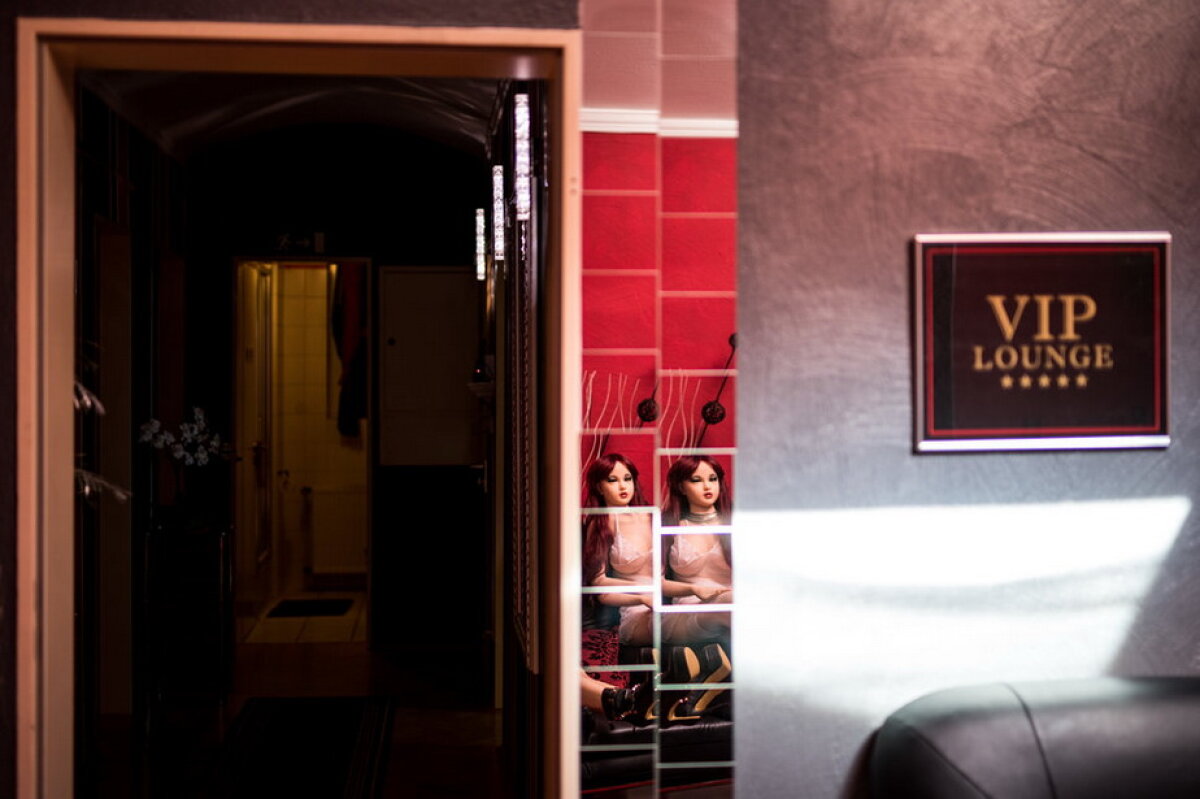 GALERIE FOTO Fotografii din primul bordel cu păpuşi sexuale. E incredibil cum arată!