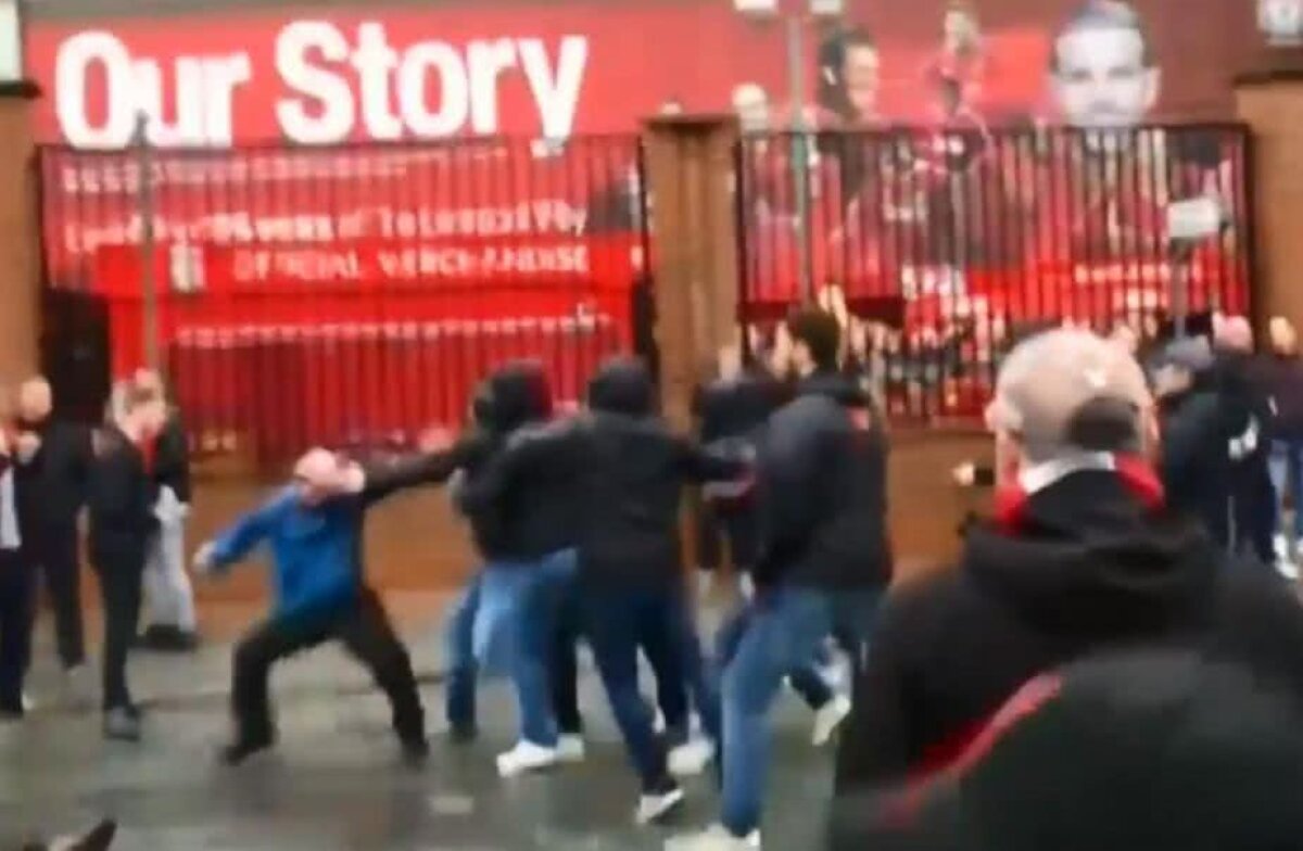 LIVERPOOL - AS ROMA 5-2 // VIDEO + FOTO Violențe extreme la Liverpool » Un fan e în stare critică! Au atacat cu bastoane, ciocane și curele