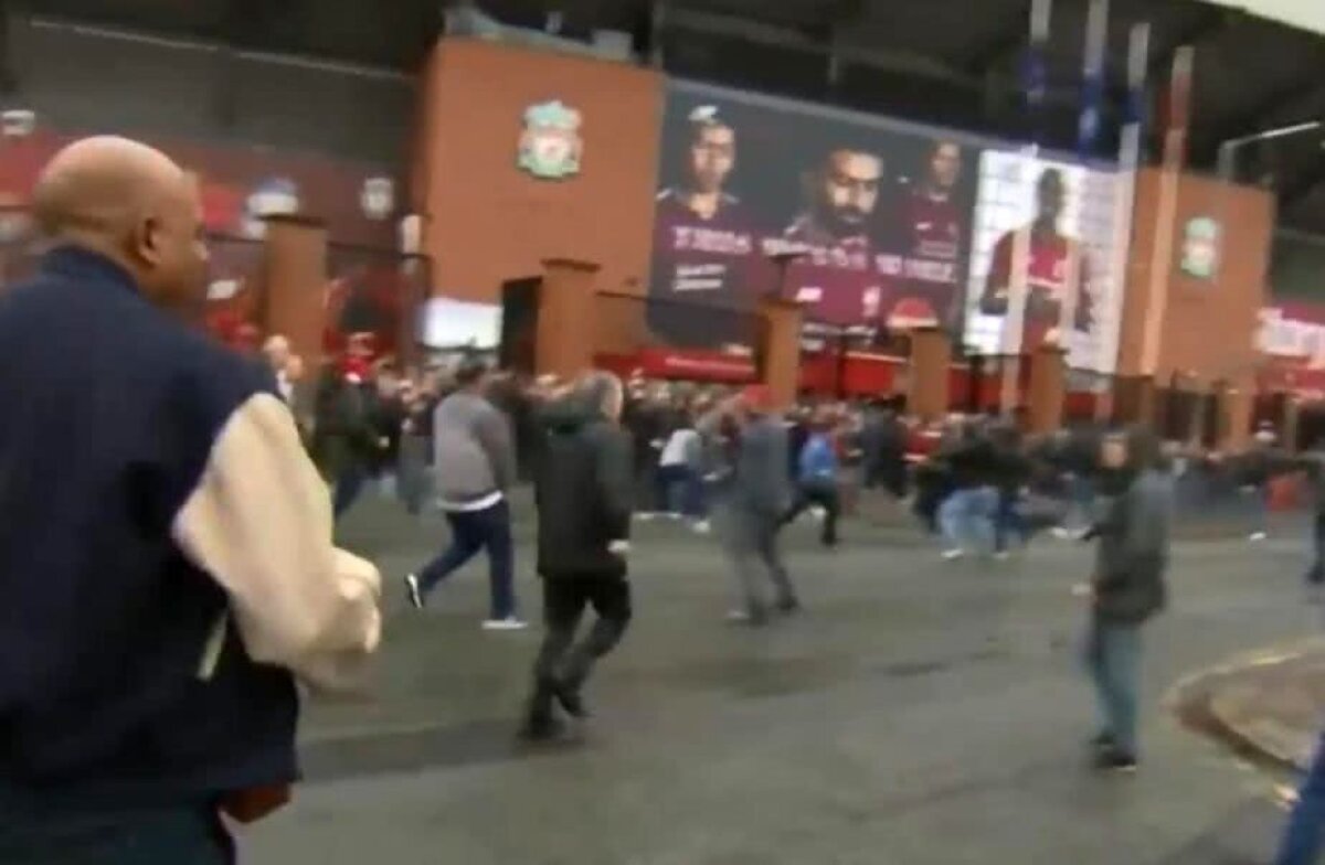 LIVERPOOL - AS ROMA 5-2 // VIDEO + FOTO Violențe extreme la Liverpool » Un fan e în stare critică! Au atacat cu bastoane, ciocane și curele