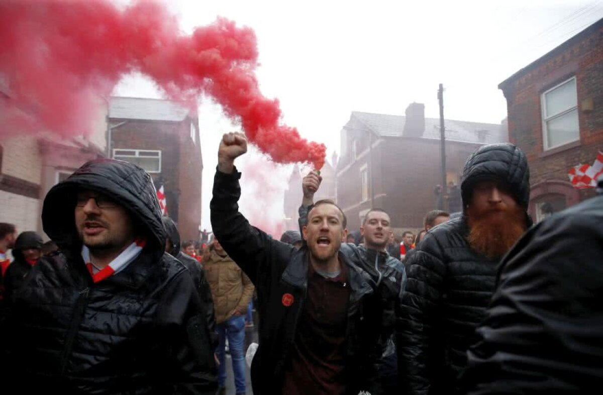 LIVERPOOL - AS ROMA 5-2 // VIDEO + FOTO Violențe extreme la Liverpool » Un fan e în stare critică! Au atacat cu bastoane, ciocane și curele