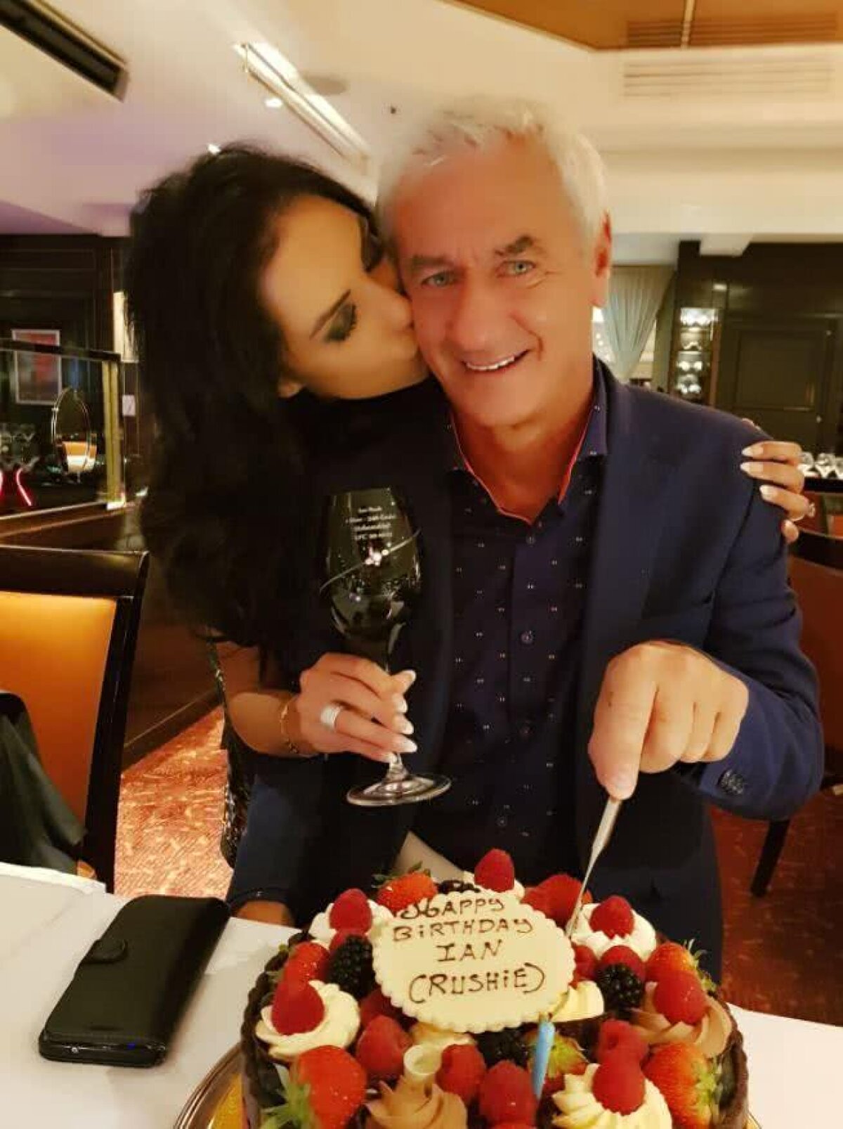 FOTO Bomba sexy a lui "Rushie" » La 56 de ani, legendarul Ian Rush se iubește cu o brunetă fabuloasă de 37: "Îl urmăream la TV când eram mică!"
