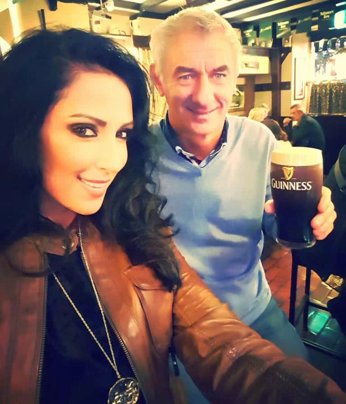 FOTO Bomba sexy a lui "Rushie" » La 56 de ani, legendarul Ian Rush se iubește cu o brunetă fabuloasă de 37: "Îl urmăream la TV când eram mică!"