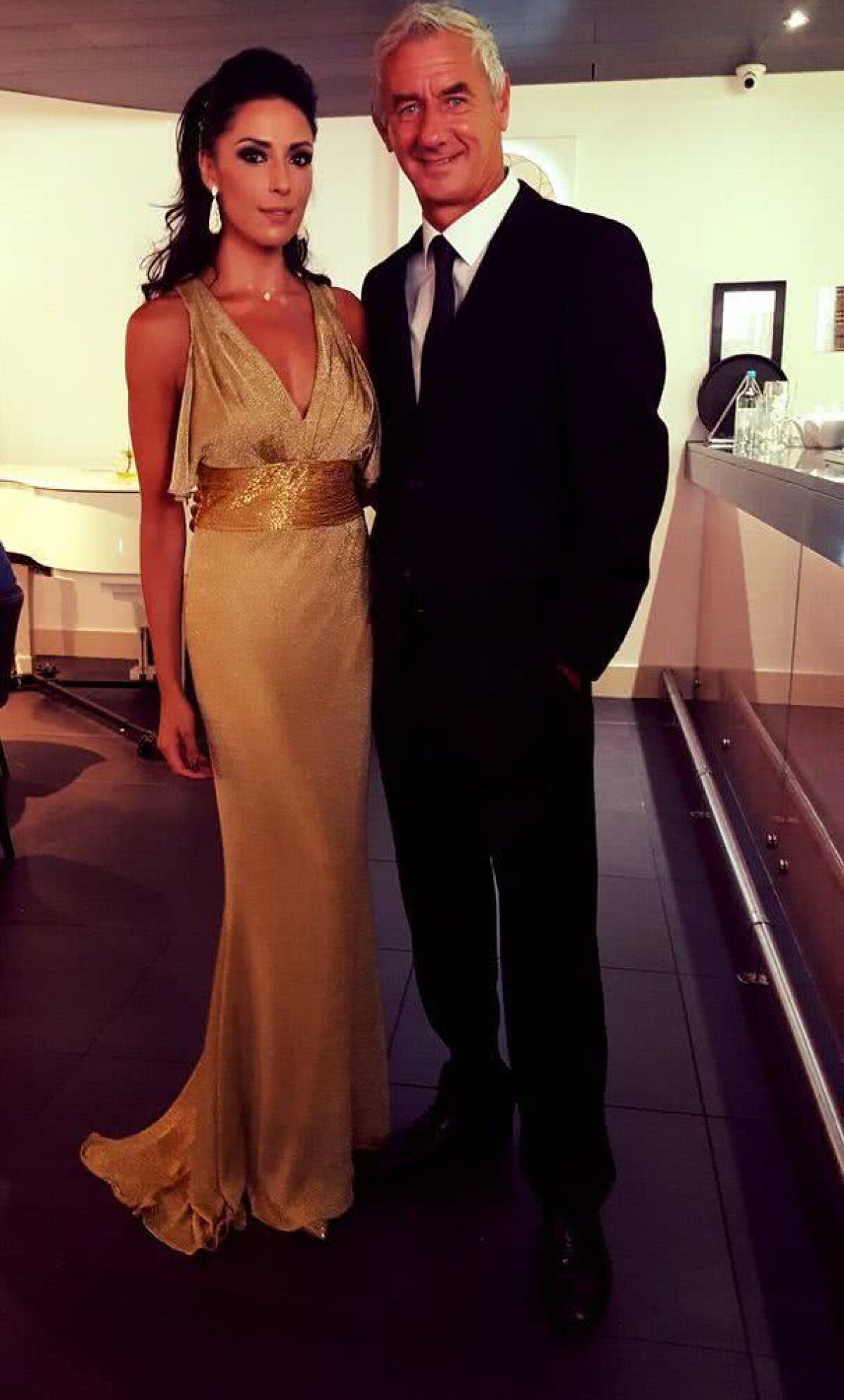 FOTO Bomba sexy a lui "Rushie" » La 56 de ani, legendarul Ian Rush se iubește cu o brunetă fabuloasă de 37: "Îl urmăream la TV când eram mică!"