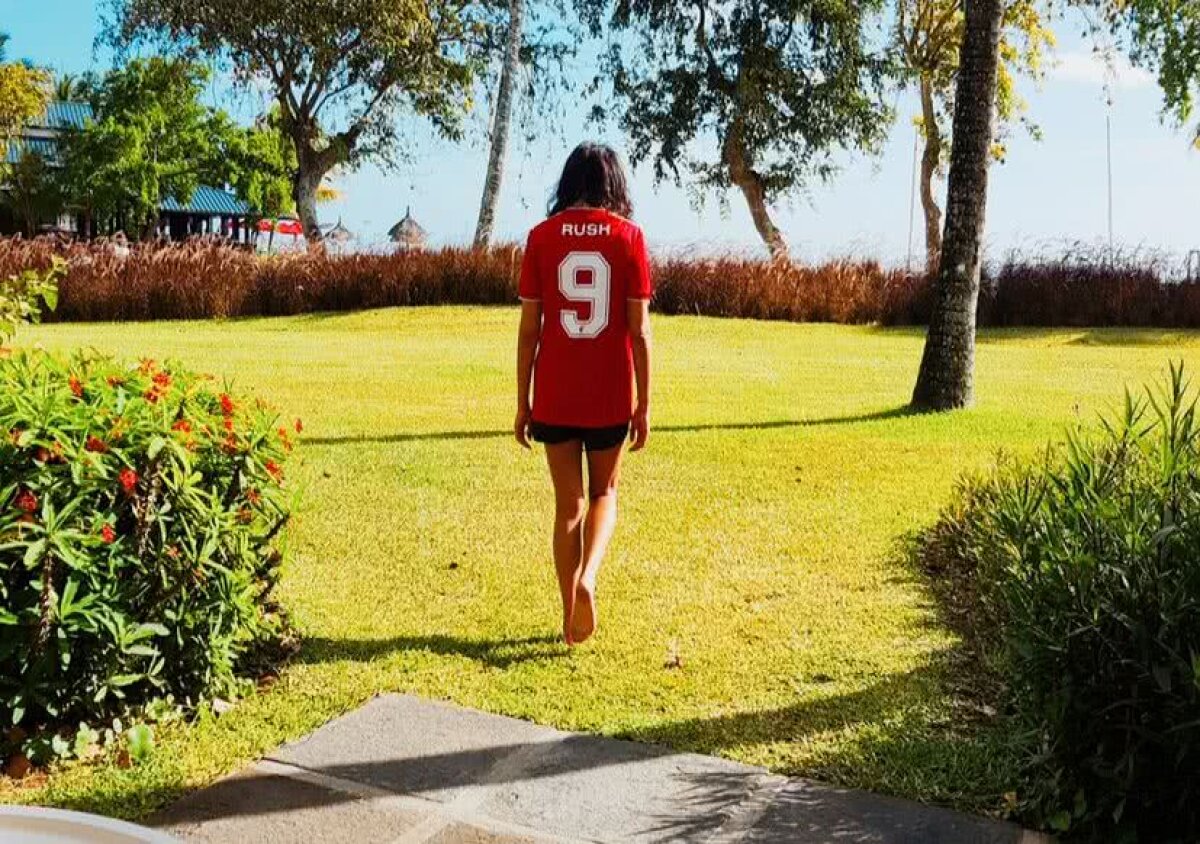 FOTO Bomba sexy a lui "Rushie" » La 56 de ani, legendarul Ian Rush se iubește cu o brunetă fabuloasă de 37: "Îl urmăream la TV când eram mică!"