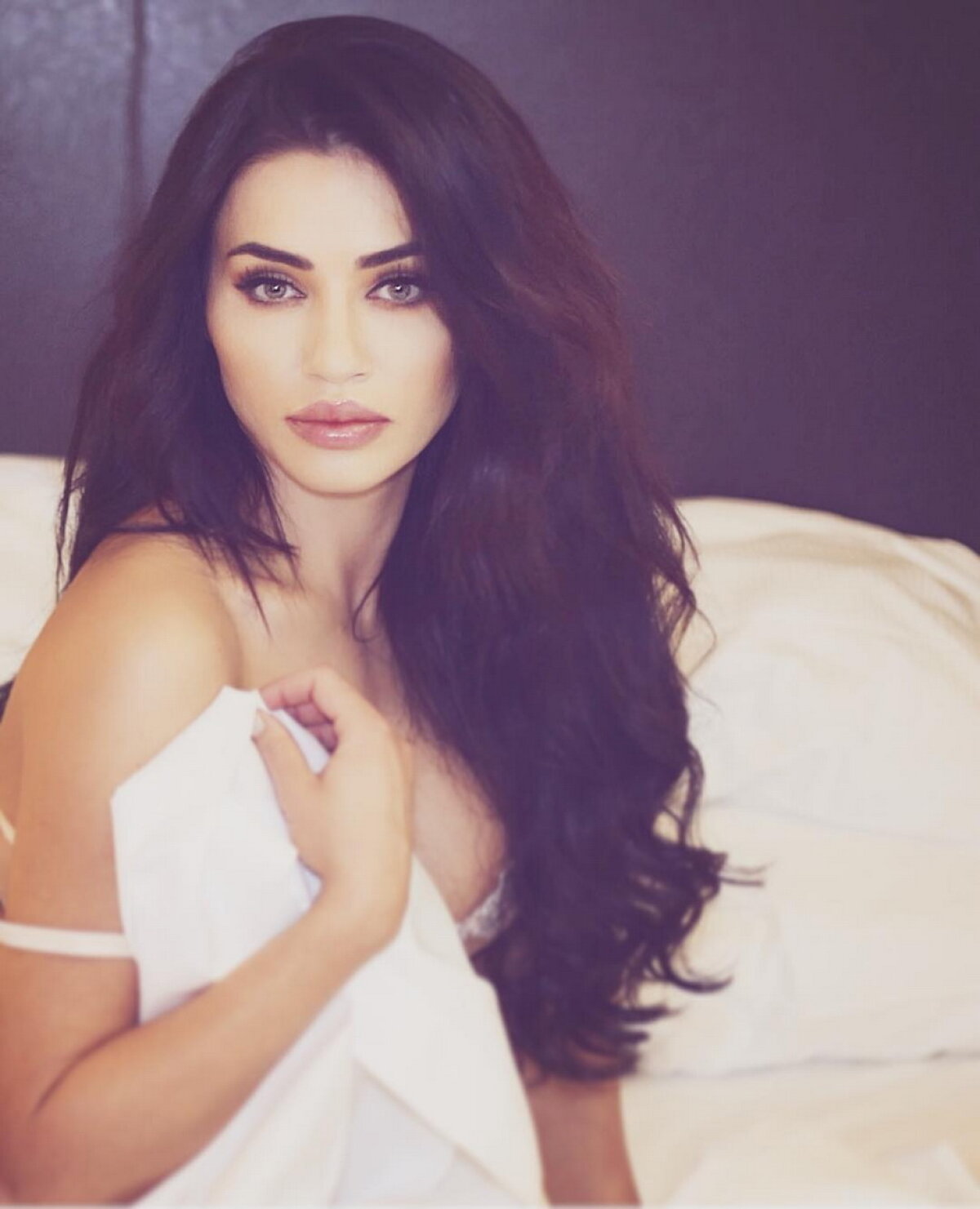 GALERIE FOTO Andreea Sasu, în ipostaze irezistibile