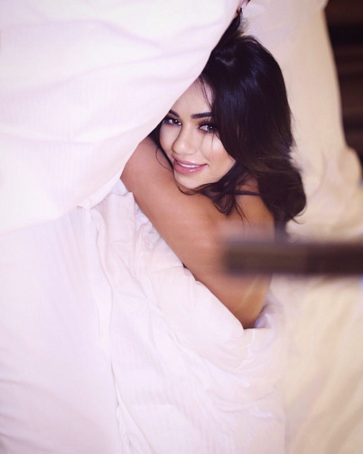 GALERIE FOTO Andreea Sasu, în ipostaze irezistibile