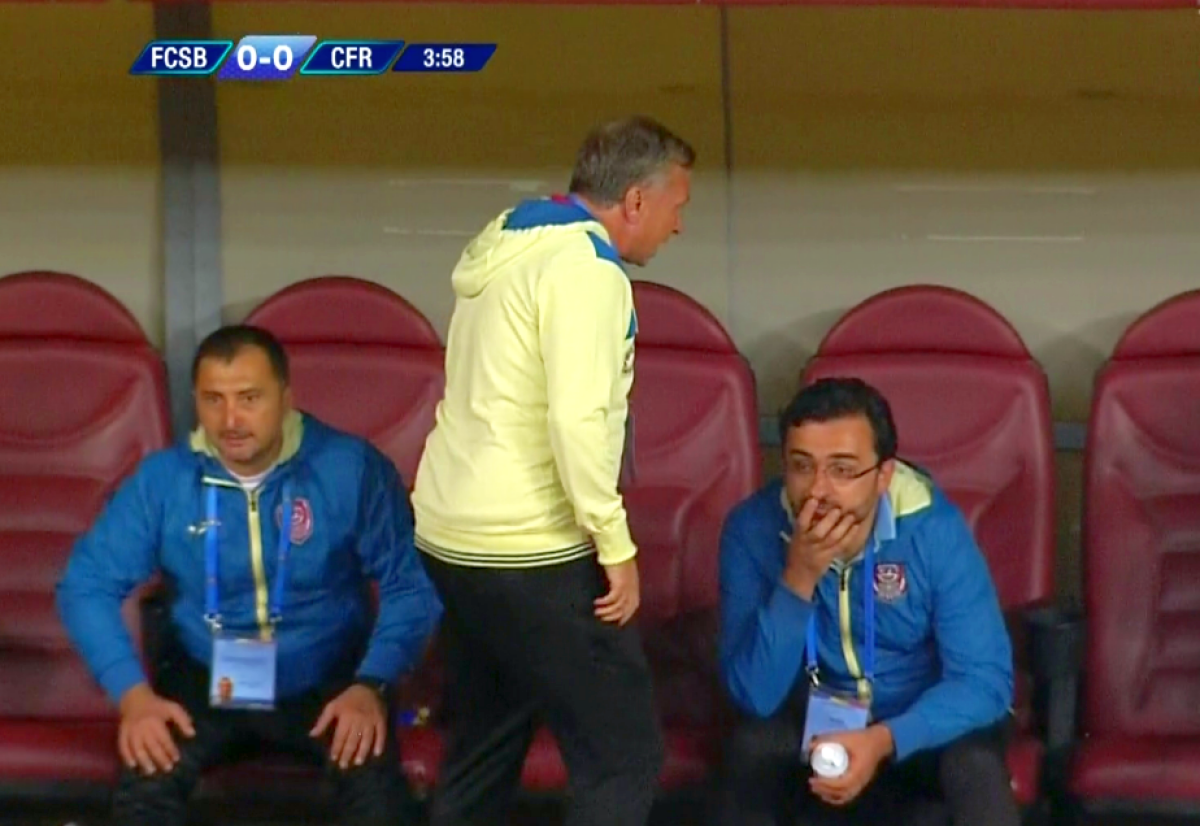 FOTO Dan Petrescu nu s-a putut abține! Ce a făcut în debutul partidei cu FCSB: "Așa ceva n-am mai văzut!"