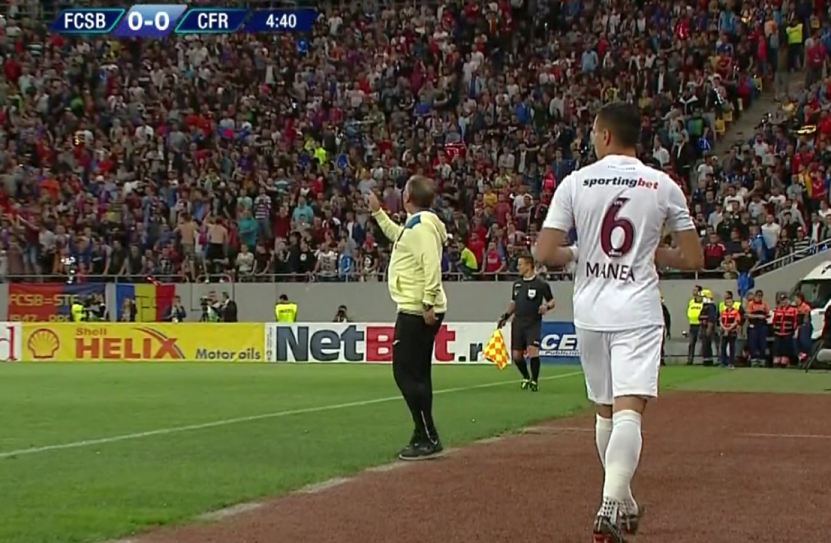 FOTO Dan Petrescu nu s-a putut abține! Ce a făcut în debutul partidei cu FCSB: "Așa ceva n-am mai văzut!"