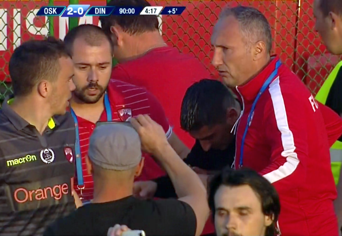 FOTO Incidente la Sf. Gheorghe! Fanii dinamoviști au furat steagul Ungariei » Dănciulescu, victima forțelor de ordine: "Am primit 5 jeturi de gaze lacrimogene și șuturi în fund"