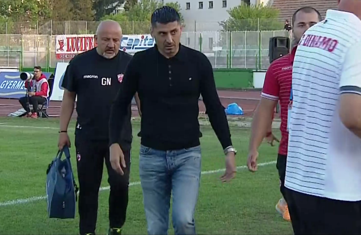 FOTO Incidente la Sf. Gheorghe! Fanii dinamoviști au furat steagul Ungariei » Dănciulescu, victima forțelor de ordine: "Am primit 5 jeturi de gaze lacrimogene și șuturi în fund"